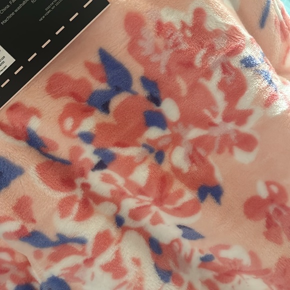 BETSEY JOHNSON TWIN xl ULTRA SOFT PLUSH BLANKET - Picture 11 of 14